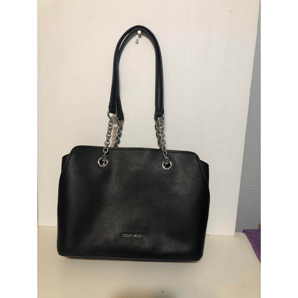 Calvin Klein Black Hailey Pebble Top Zip Silver Chain Sachet Bag - Picture 4 of 11